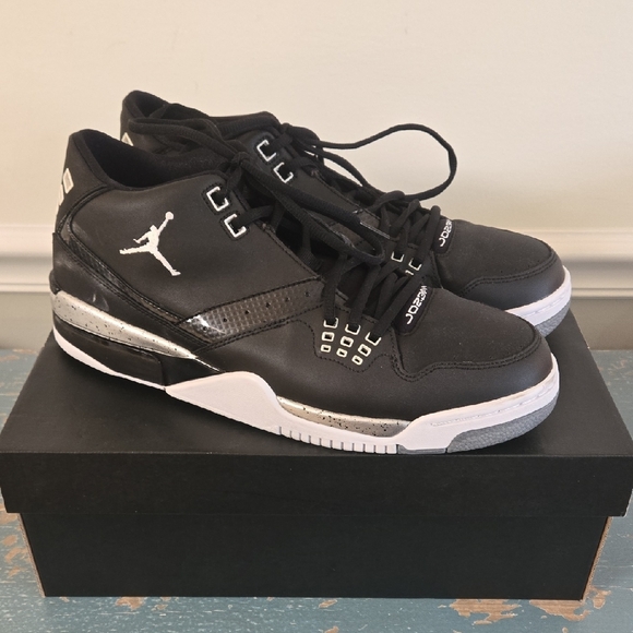 Air Jordan Flight 23 Men's Sneakers in Black and White - Picture 2 of 6